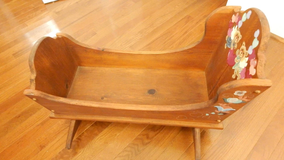 Cuna clásica vintage de madera para bebé o muñeca ROCKING - años 40 - excelente Foto 3 de 4