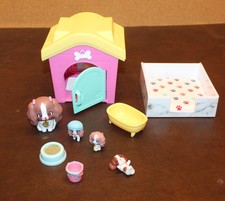 Little Live Pets Mama Surprise Families Spaniel Doghouse Playset Series 1 Bed