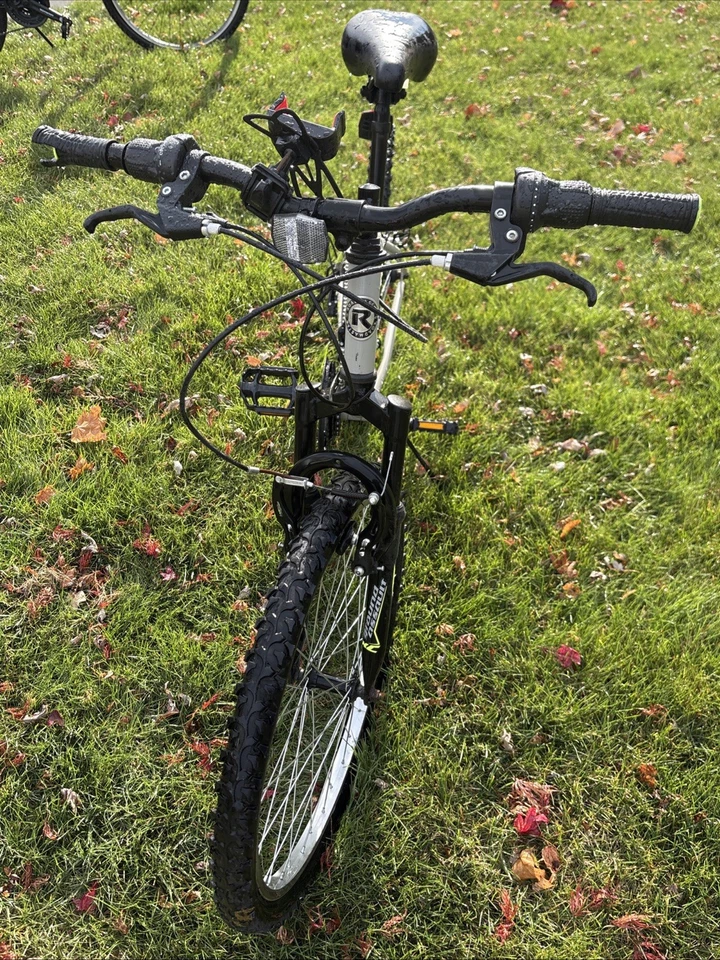 Bicicleta de montaña ROADMASTER R3012WMLDS Granite Peak para niños de 24 pulgadas - gris Foto 3 de 3