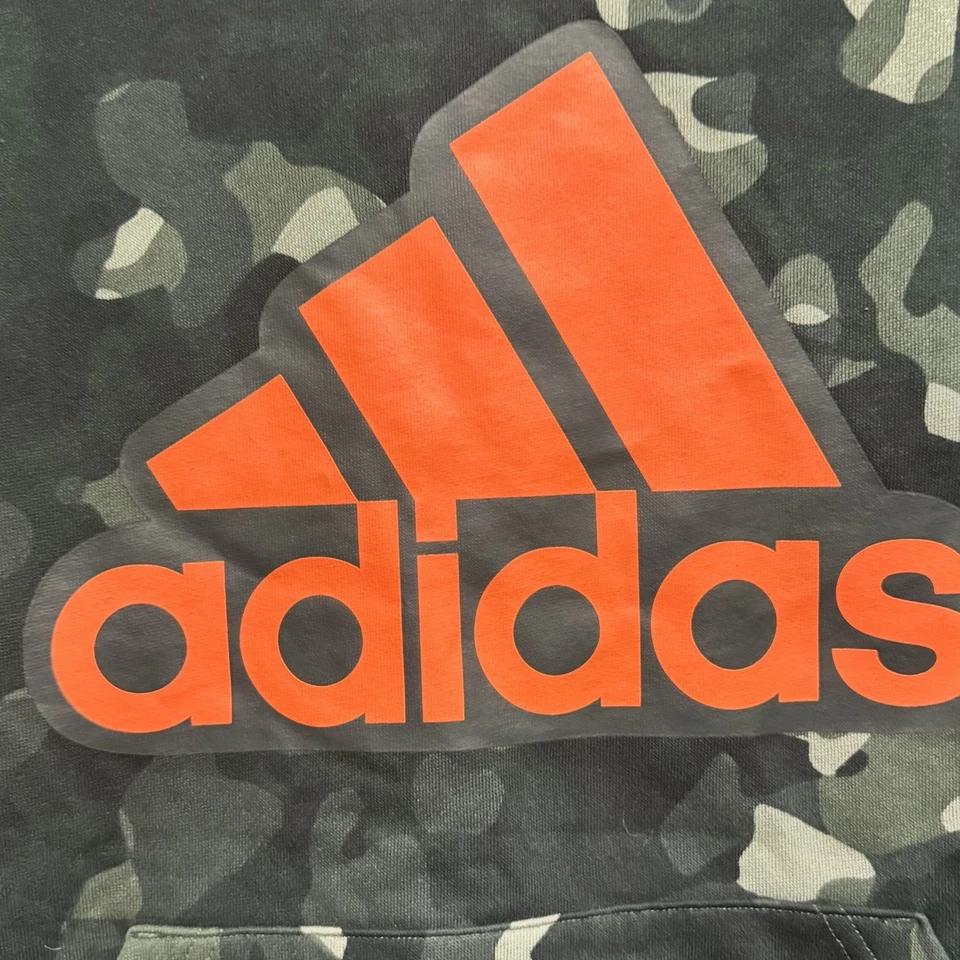 Pulôver Adidas com capuz juvenil L estampa camuflagem meninos óxido verde ao ar livre NOVO - Imagem 2 de 4