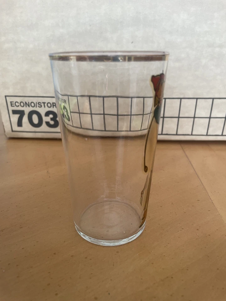 Vaso de beber vintage Peek-A-Boo desnudo arriesgado novedad con mujer jugando al golf Foto 4 de 4