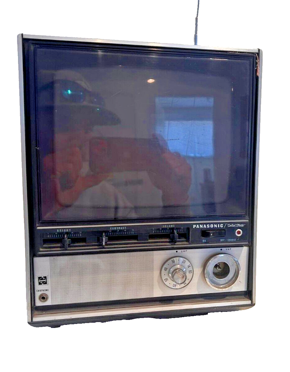 PANASONIC TR 449 MADE IN JAPAN PORTABLE TV with cover untested no