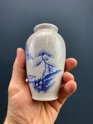 VINTAGE BLUE & WHITE CHINESE POTTERY CRACKLE GLAZE VASE - Picture 4 of 5