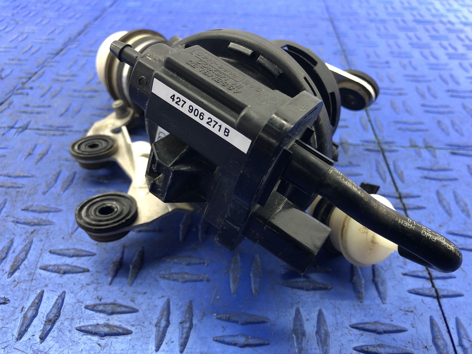 2008-2015 AUDI R8 REAR LEFT SECONDAY AIR INJECTION PUMP 427906271 OEM 2014 2013