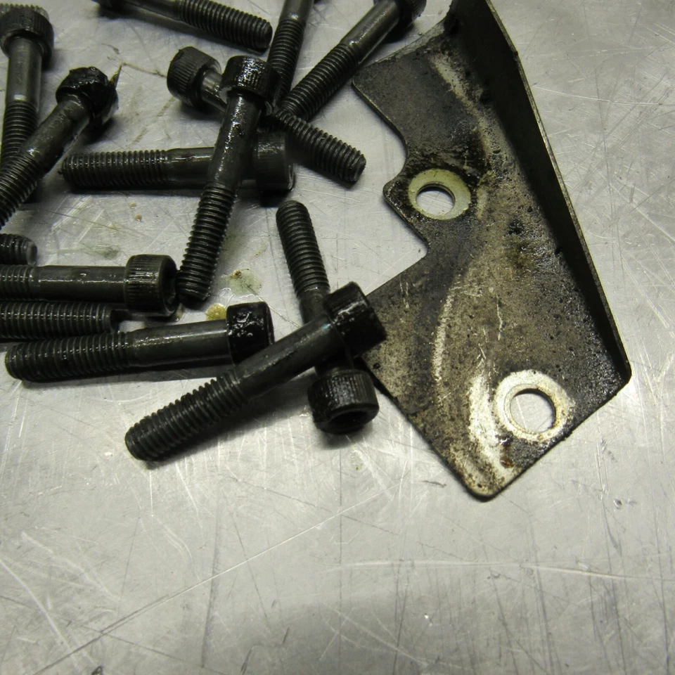 Kawasaki ZN1300 Voyager 1985 pernos de cárter de aceite herrajes 120P0635 Foto 4 de 4