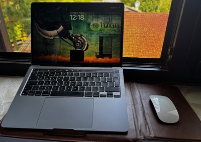 MacBookPro M2 13'' M2/16/512GB 10C mit Magic Mouse 2