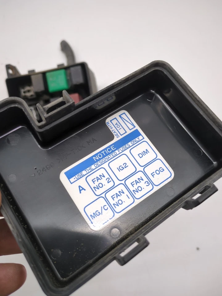 1998 - 2000 Toyota Rav-4 Engine Fusebox Junction Block OEM 8274042022 - Image 2 of 4