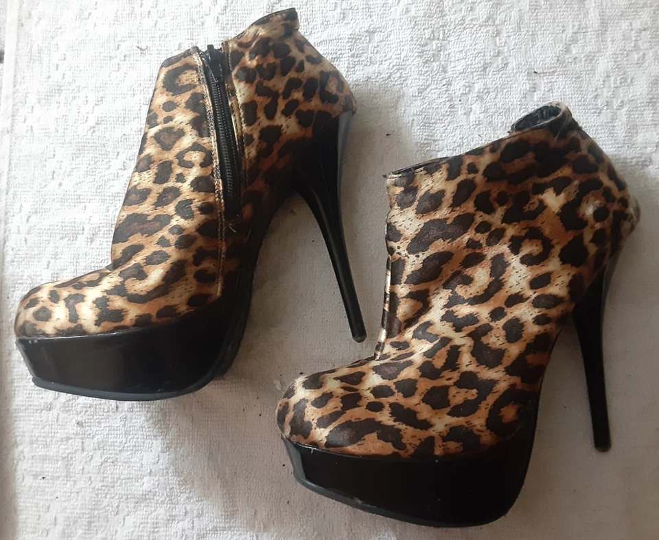 Botines de tacón de aguja con plataforma con estampado de leopardo de bambú para mujer talla 6,5 *LEER Foto 3 de 4