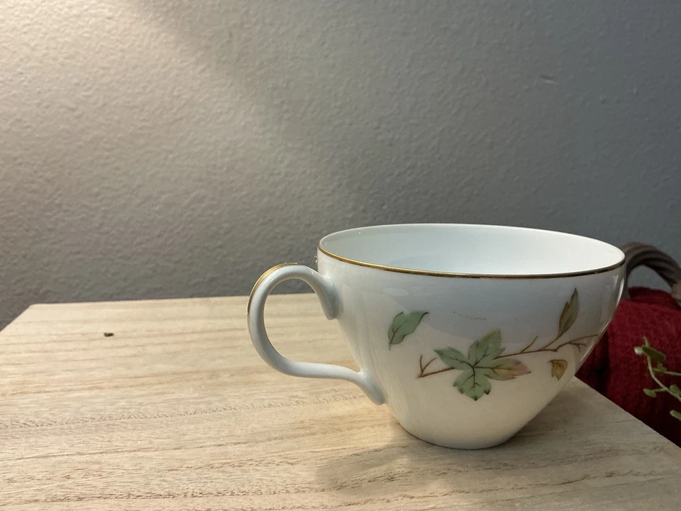 Juego de 8 tazas de té y platillos Halsey Swirling Leaves Japón diseño de hojas elegantes Foto 2 de 4