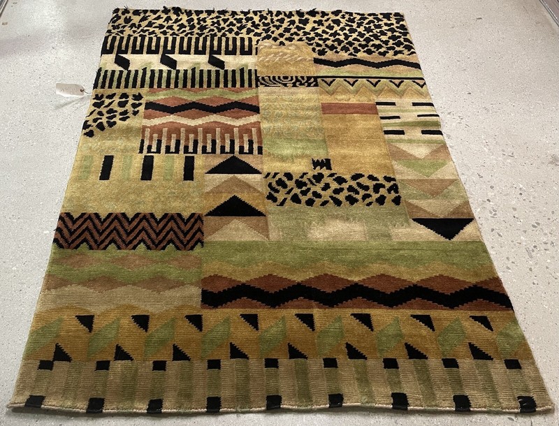 AN ATTRACTIVE MODERN DESIGNED TIBETAN RUG 5’11” X 4’1”