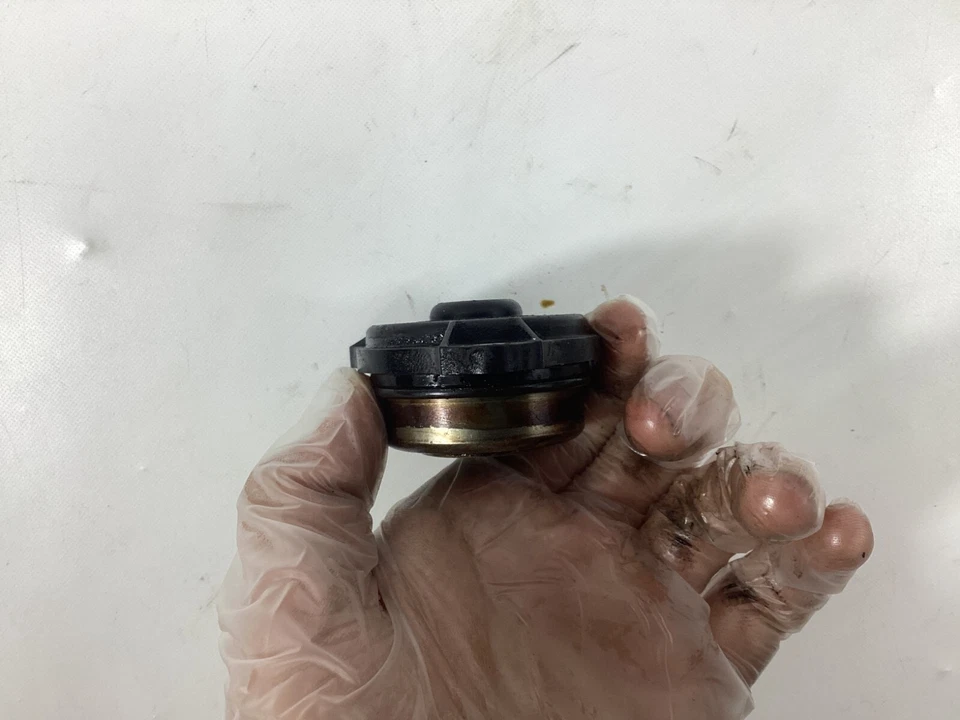 Imán ajustador del árbol de levas del motor Mercedes-Benz ML350 2006-2011 A2720510177 OEM. Foto 3 de 4