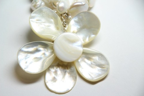 Pearl White Necklace Shell Quartz Crystal 3 strand Flower Pendant 24" Bridal - Picture 3 of 7