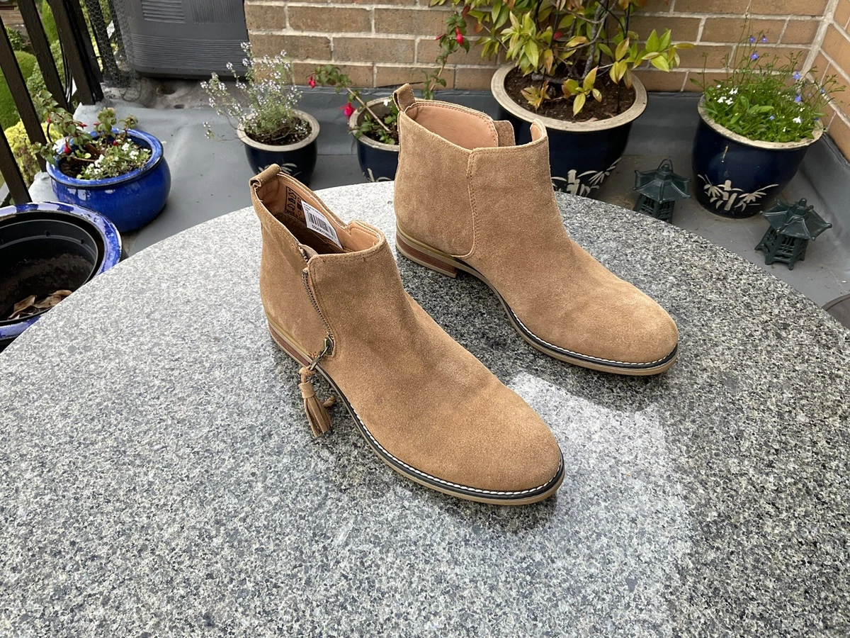 Light brown top short boots