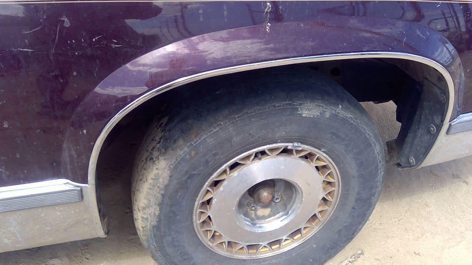 Cadillac Fleetwood 93 pasajero delantero derecho cromo moldura moldura acampanada OEM Foto 2 de 4