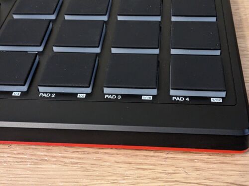 Akai Professional MPD218 USB MIDI pad controller drum machine with 16 MPC pads - Picture 7 of 10