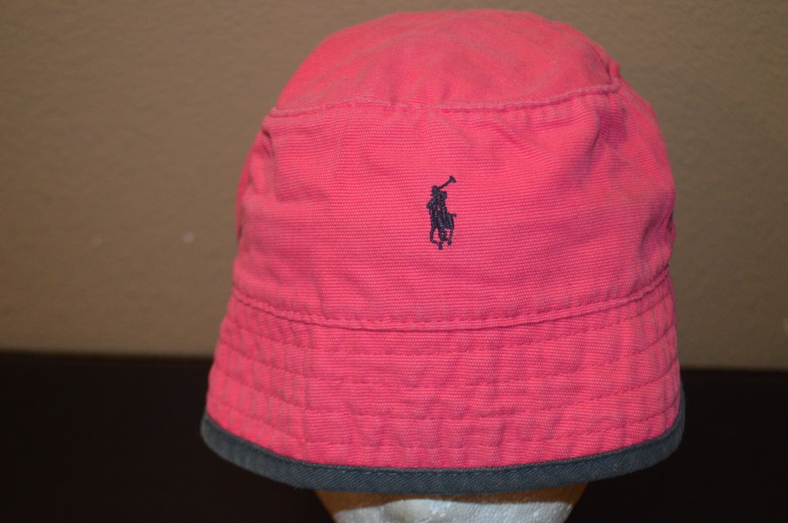 POLO RALPH LAUREN BAMBINA BAMBINA CAPPELLO A SECCHIO ROSA CON PONY BLU!