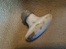 Poignée de porte ancienne en porcelaine blanche – vendue seule.