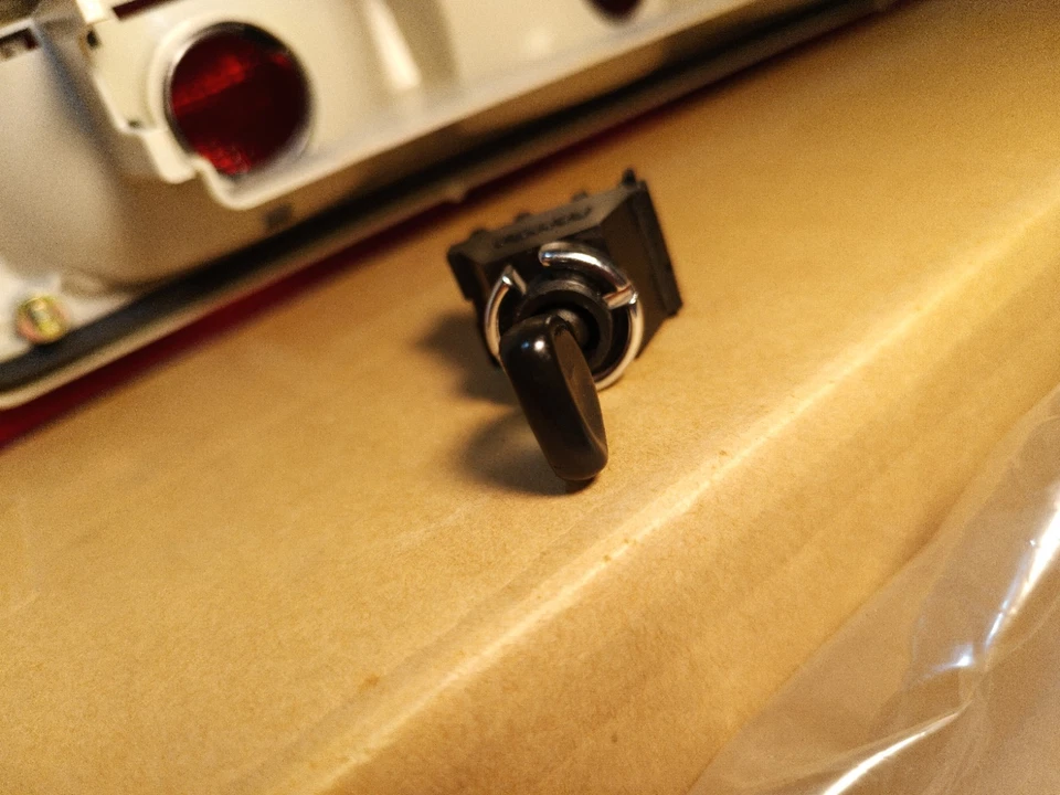 老式兰博基尼剪影 1976 - 1979 切换开关和控制原始设备制造商全新陈货 — 第 4/4 张图片