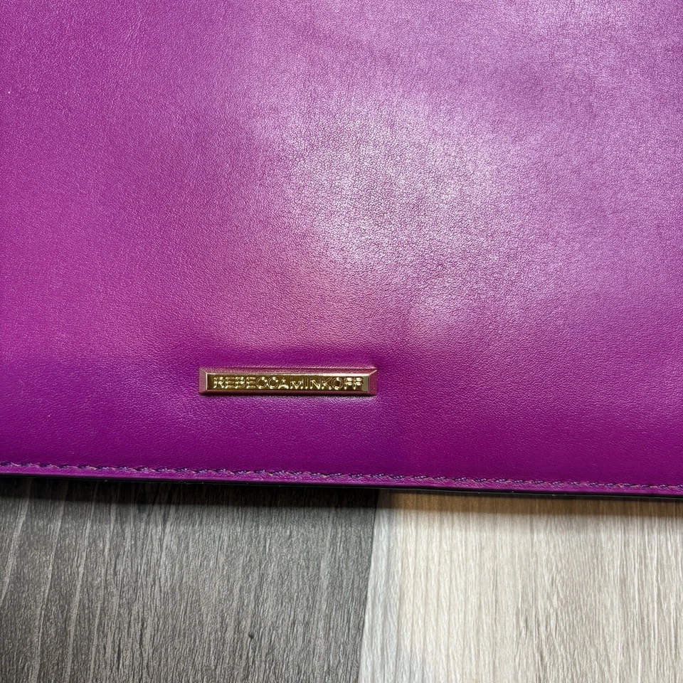 Bolso sin asas Rebecca Minkoff para mujer púrpura gamuza con tachuelas sobre noche glamour Foto 4 de 4