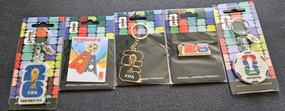 FIFA World Cup 2026 Set - 3 Schlüsselanhänger + Pin + Magnet Official Licensed