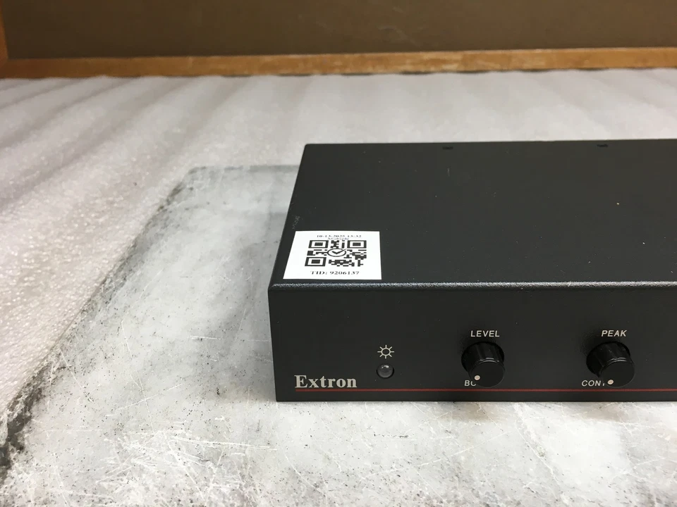 Interfaz Extron DVI-RGB 200 DVI a RGB con cable de alimentación incluido Foto 2 de 4