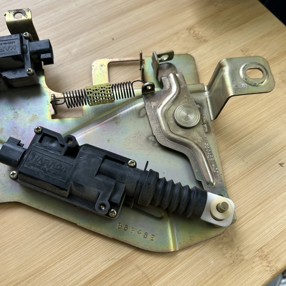 2002-2005 Ford Explorer Rear Hatch Lock Actuator - Image 3 of 4