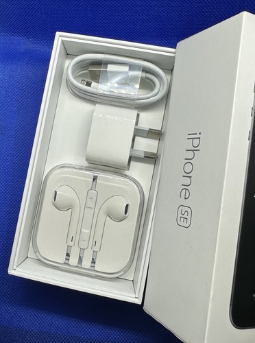 iPhone SE 16GB Boxed Excellent Condition With New Accessories - Photo 11 sur 15