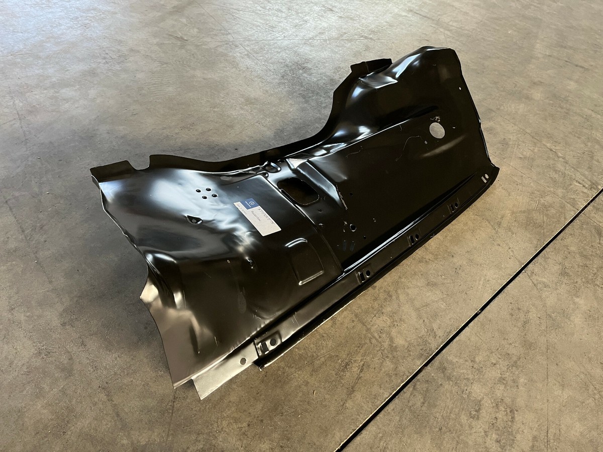 NEU NOS Mercedes W114 W115 Radeinbau Stehwand LINKS Front 