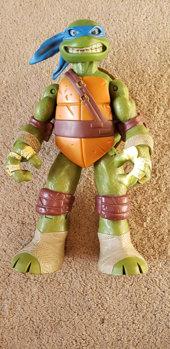 TMNT TEENAGE MUTANT NINJA TURTLES LEONARDO POSEABLE ACTION FIGURE 2012  HEIGHT 4.