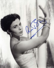 ENGLISH ACTRESS Claire Bloom autograph, In-Person signed photo
