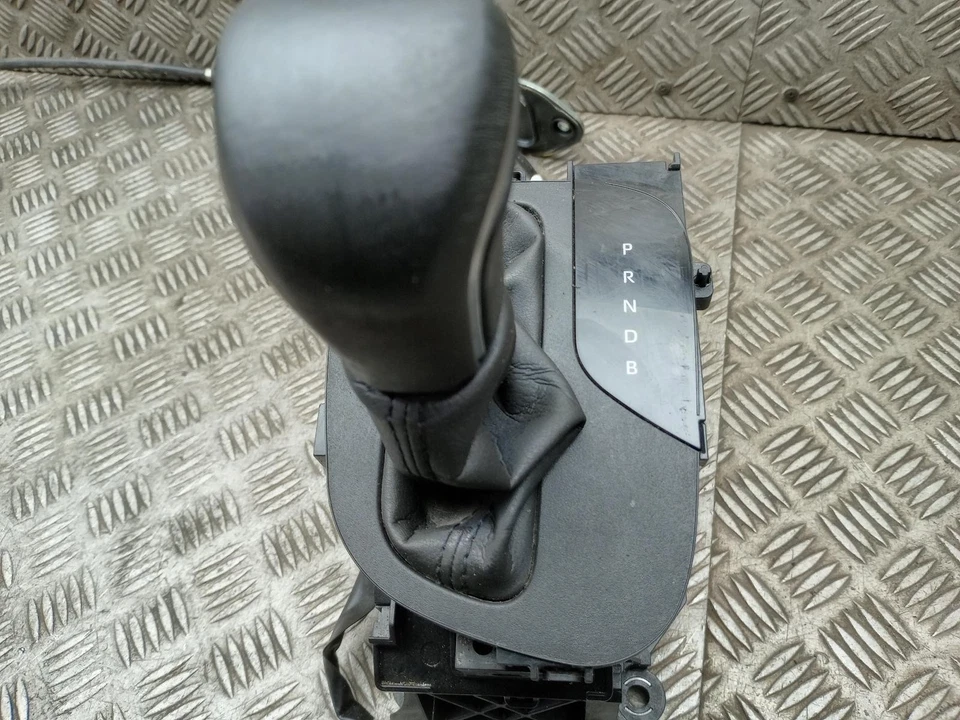 Selector de palanca de cambios automático Toyota Yaris 33560K0020 MK4 2020-2025 Foto 4 de 4