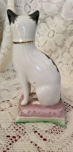 FIGURA ANTIGUA DE CERÁMICA STAFFORDSHIRE GATO SENTADO SOBRE ALMOHADA NEGRA BLANCA - Imagen 4 de 8