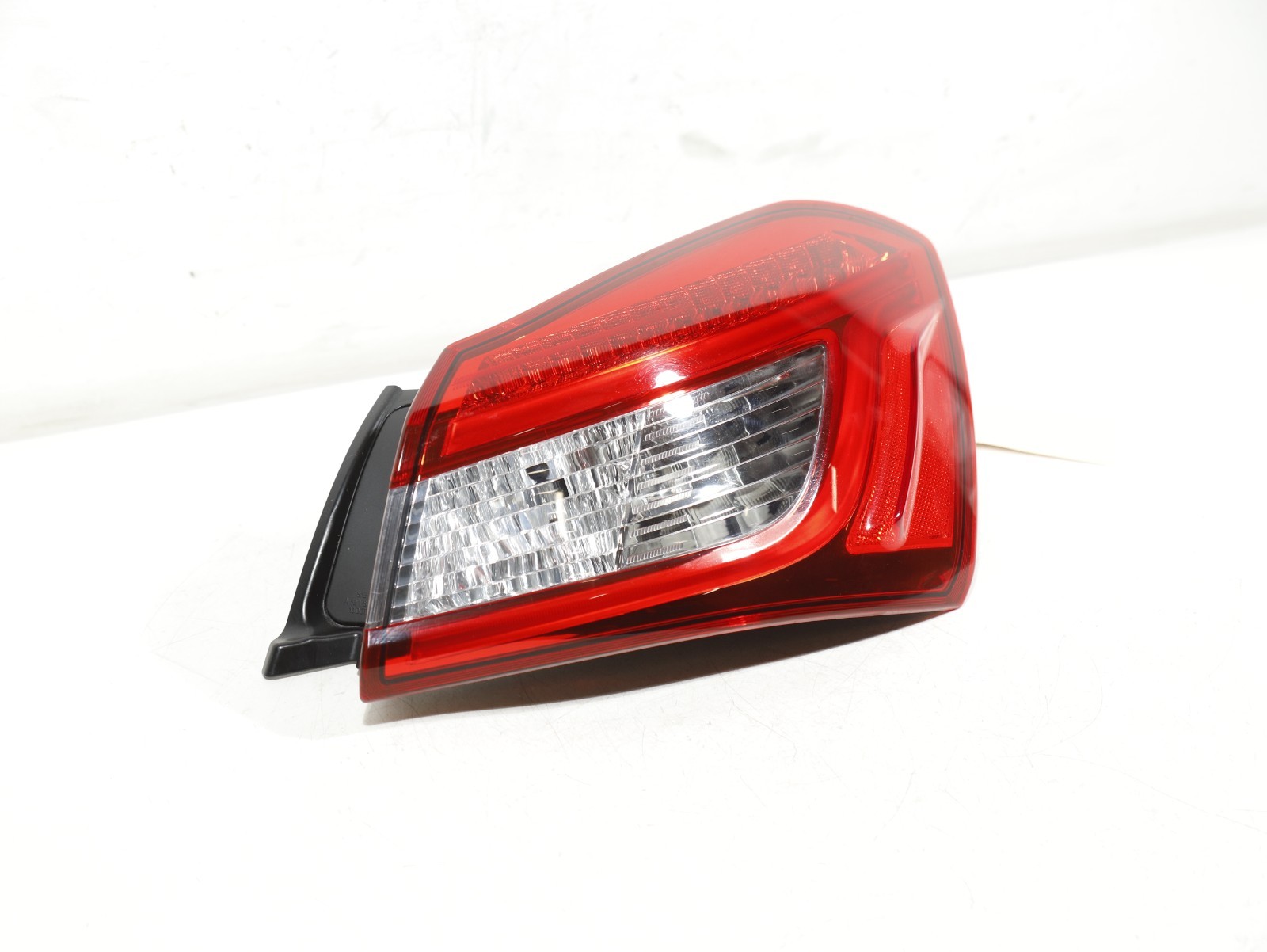 2014-2020 MASERATI Ghibli M157 Rear RIGHT Outer Quarter Taillight Taillamp OEM