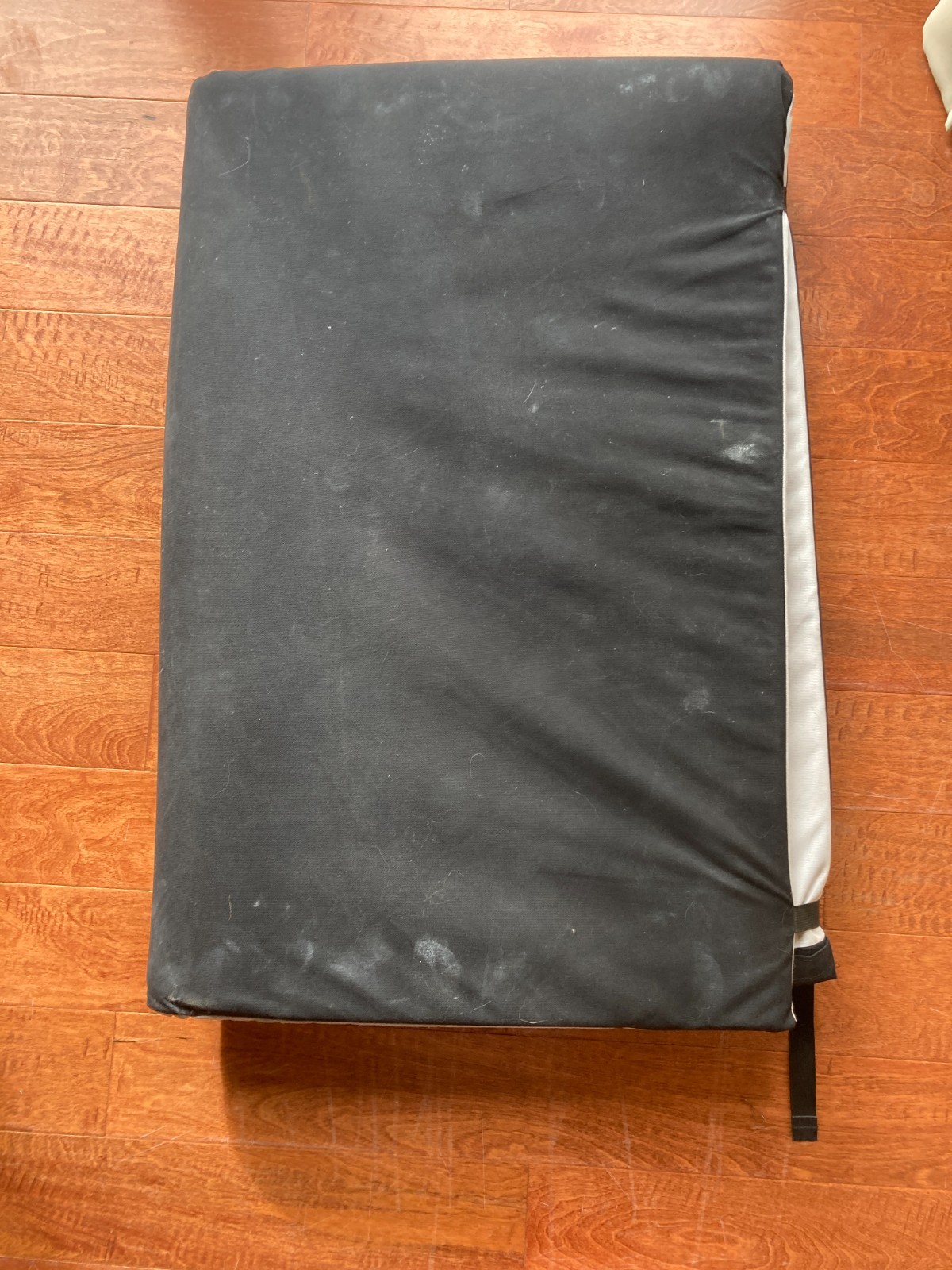 Almohadilla de choque de grasa de escalada orgánica personalizada blanca y negra usada