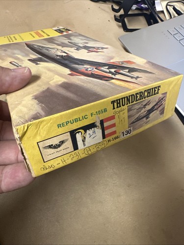 Revell H-166 1/75 Scale Republic F-105B Thunderchief From 1961 - Picture 2 of 8