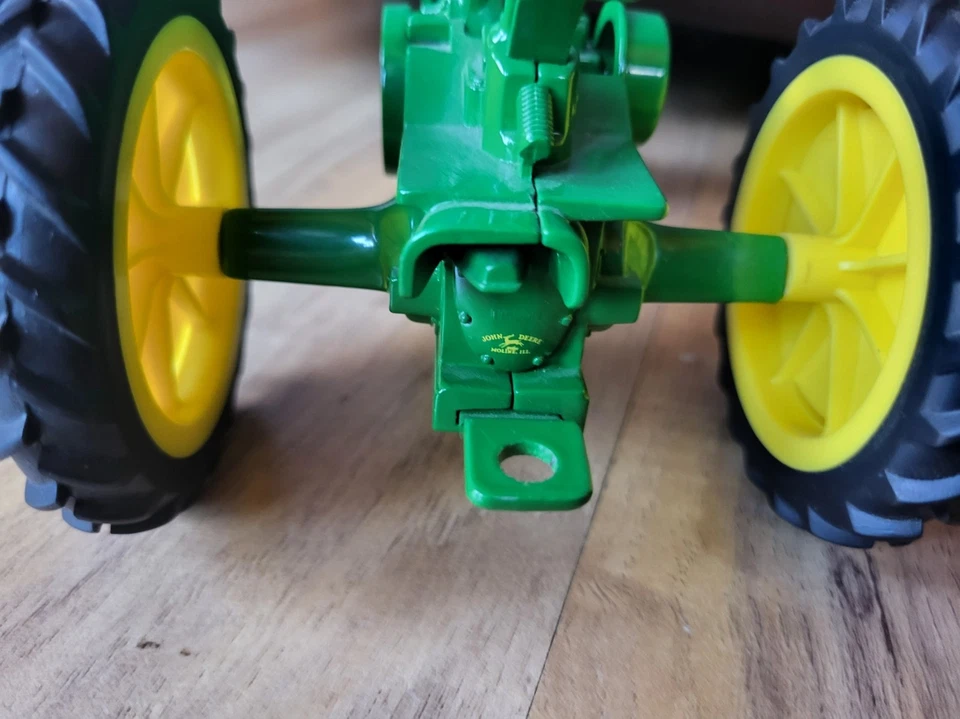 Set Of 3 ERTL John Deere Tractors 1:32 Scale - Image 4 of 4