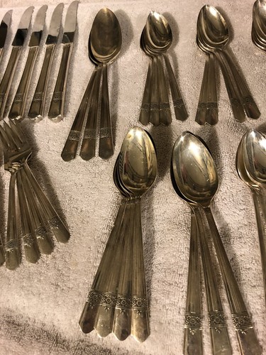 60 pc set SL & GH Rogers Silver Rose Silverplate flatware for 8 plus Ice Tea !! - Picture 4 of 7