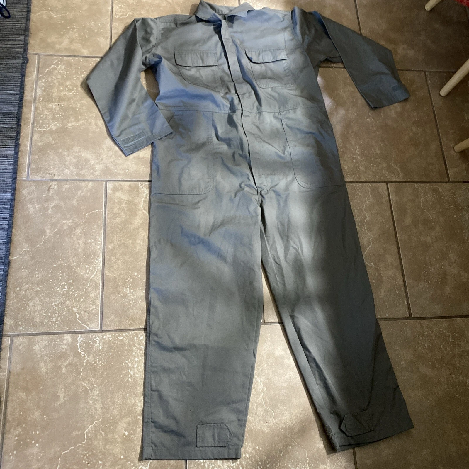 USA Made Coverall Foliage Green Men's LARGE Zipper Adjustable Sleeves & Leg NEW
Opens in a new windo