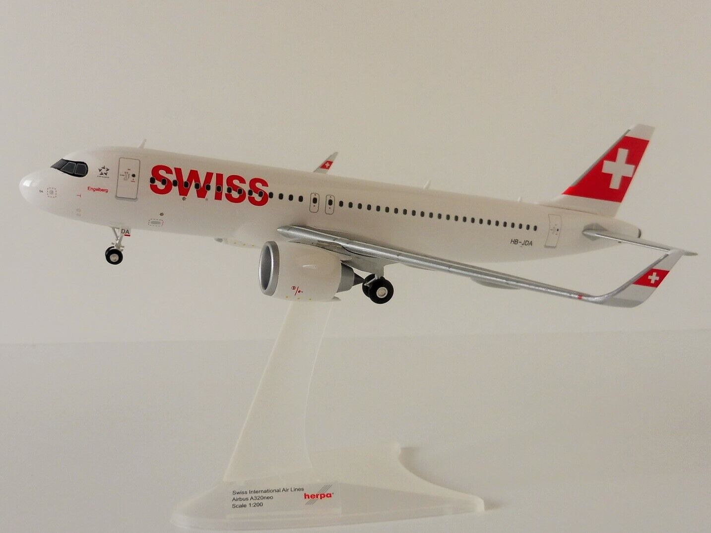 SWISS Airlines Airbus A320neo 1/200 Herpa 570947 International Air Lines A320