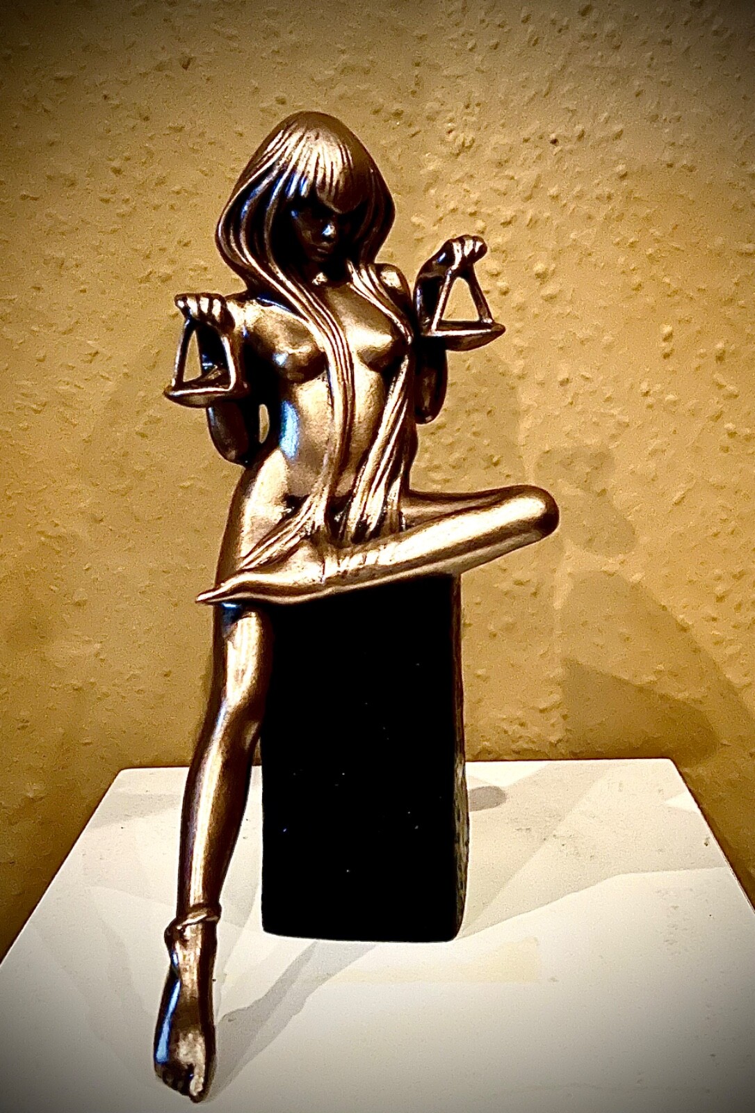 Waage Figur – Astrologische Deko Statue Frau im Sternzeichen Stil
