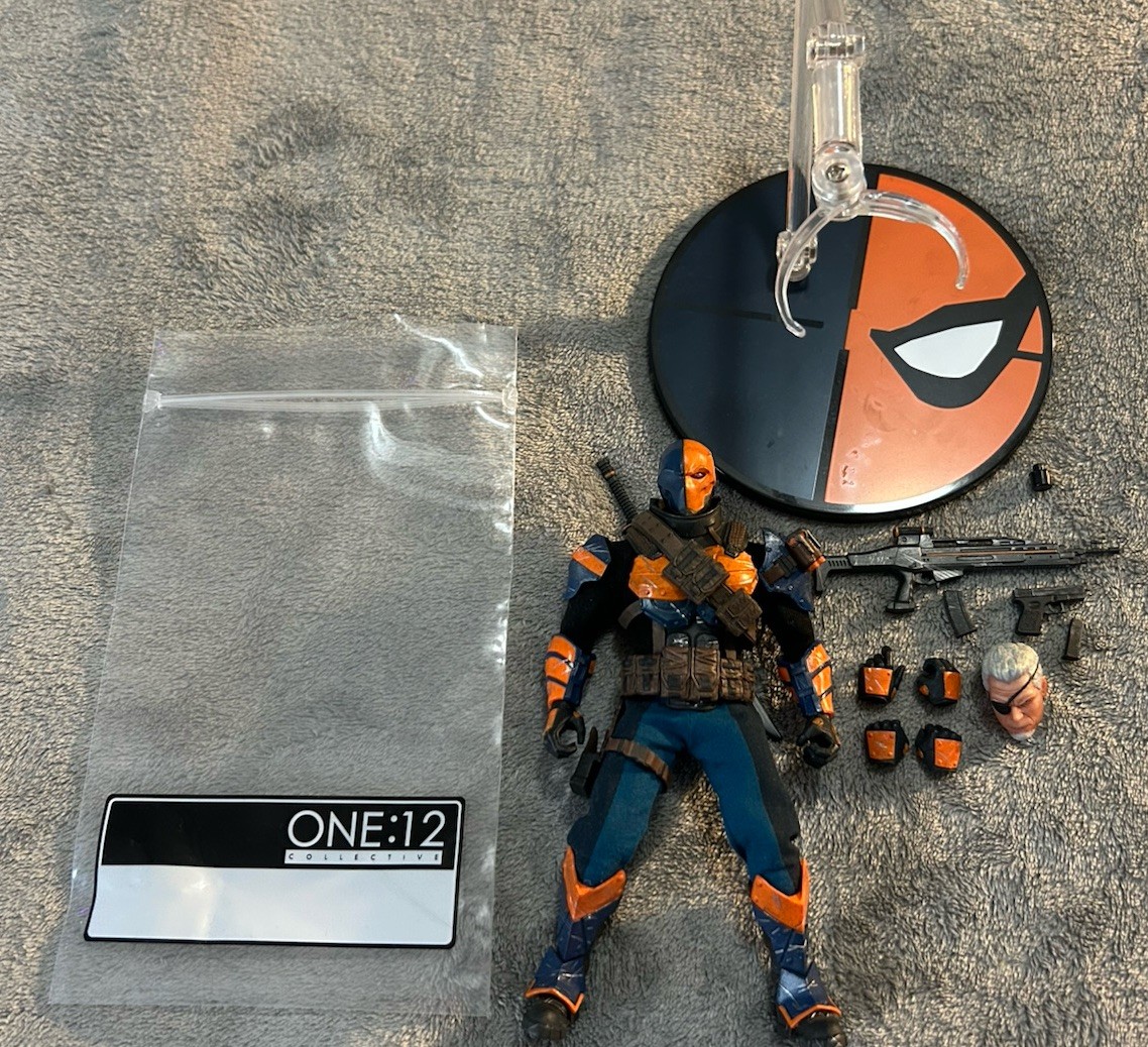 Mezco One:12 Collective DC Comics Deathstroke Action Figure