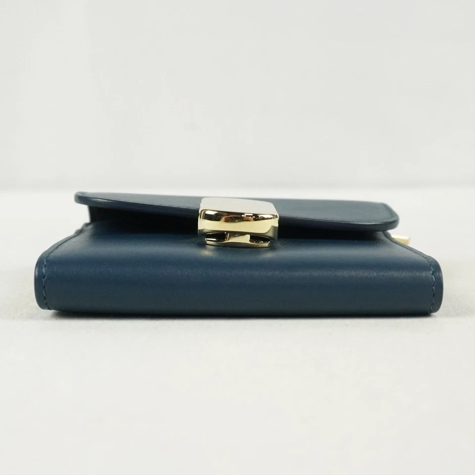Cartera pequeña de cuero Sezane Milo en denim azul liso con herrajes en tono dorado Foto 4 de 4
