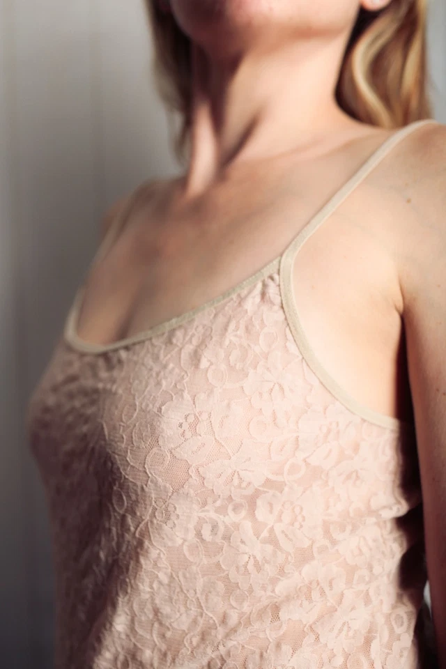 Camisola clásica básica transparente de encaje sin forro George XL beige Foto 4 de 4