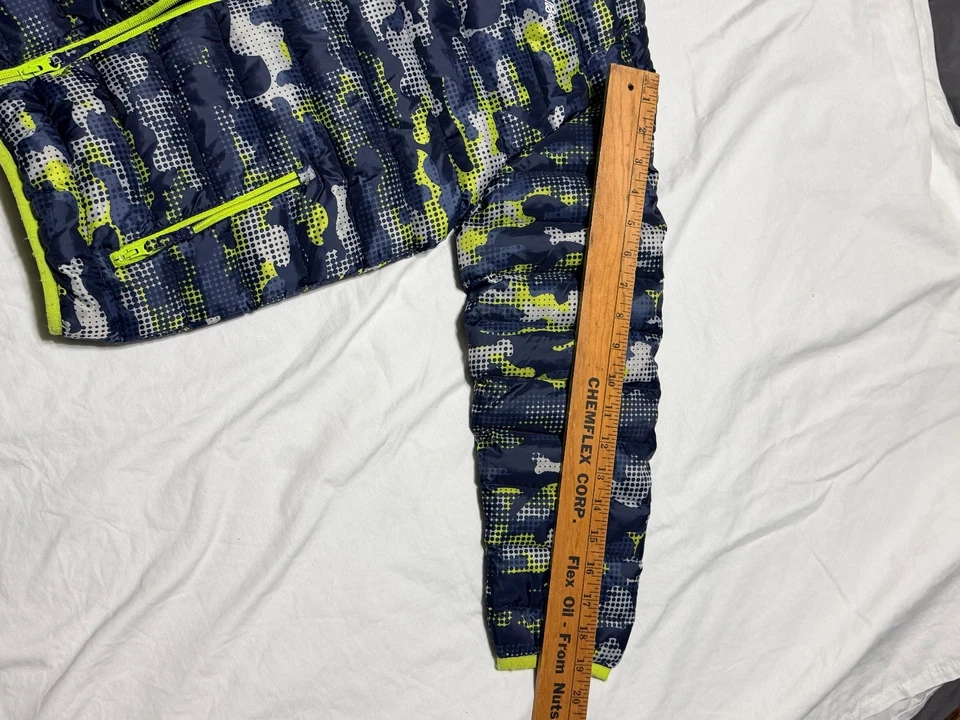 Chaqueta acolchada Eddie Bauer juvenil azul/verde color camuflaje talla 10/12 Foto 3 de 4
