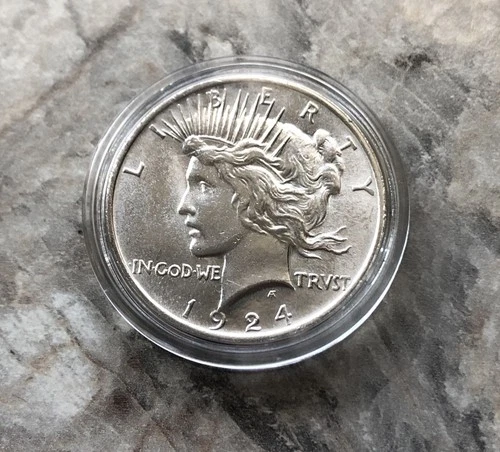 1924 SILVER PEACE DOLLAR IN STUNNING MINT STATE BU CONDITION!!