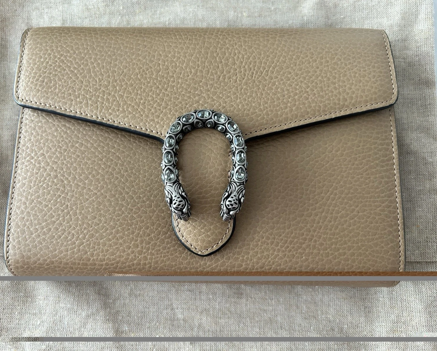 Gucci Beige Pebbled Leather Shoulder Bag Silver Chain Strap Box Dust Bag