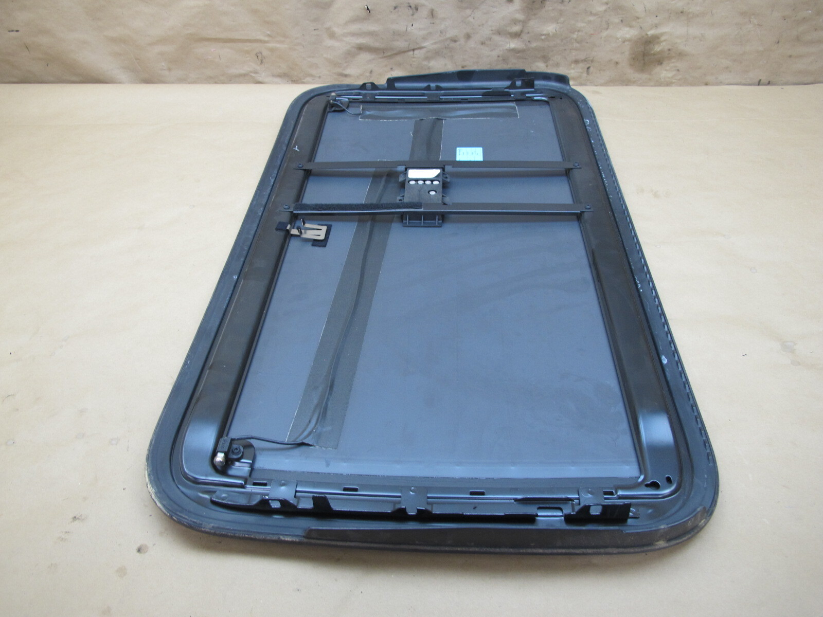 2006-2012 BENTLEY FLYING SPUR FRONT UPPER SUNROOF MOON ROOF GLASS WINDOW PANEL