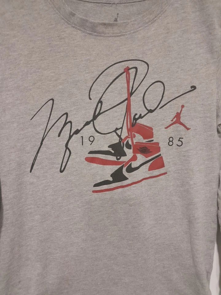 Nike Air Jordan Boys T-shirt Size Medium Gray Long Sleeve Sneakers - Image 2 of 4