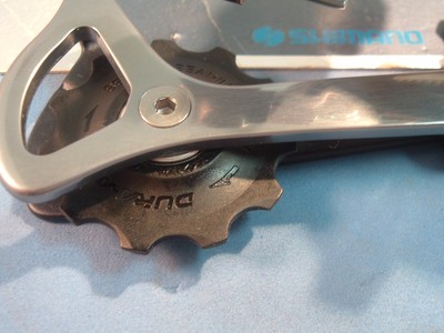 Dérailleurs arrière argentés Shimano pour vélo