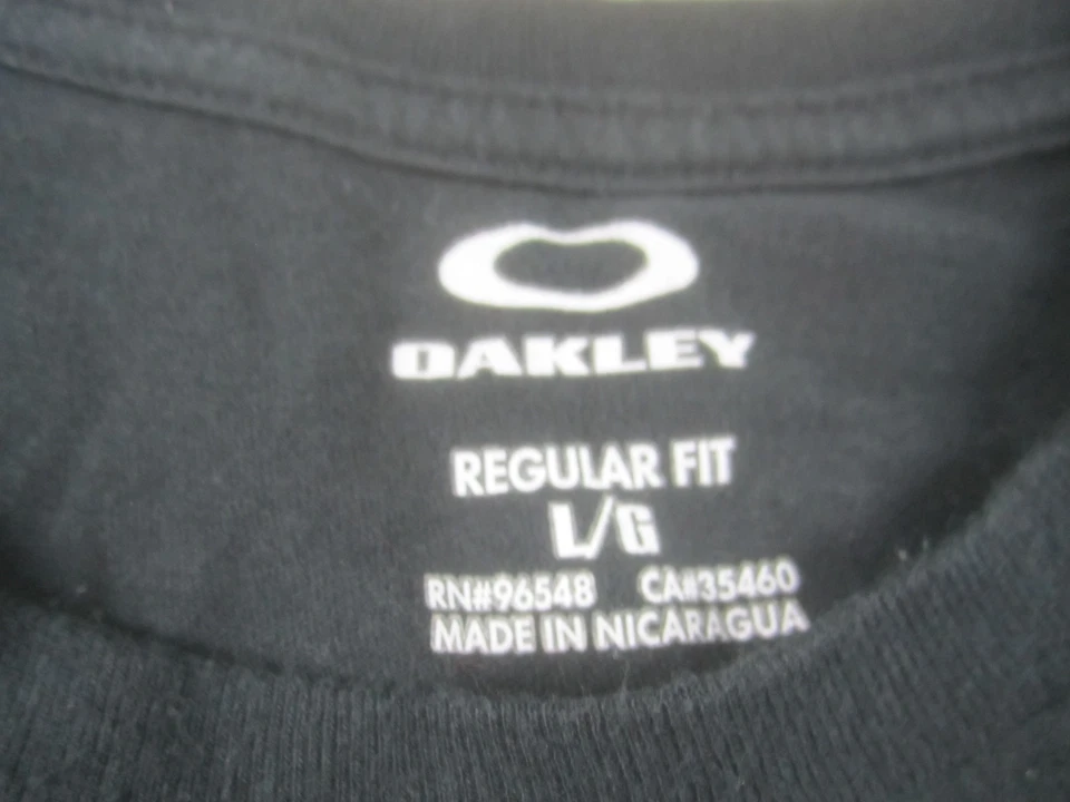 Camiseta deportiva Oakley para hombre grande negra con logotipo estampado gráfico cuello redondo Foto 3 de 4